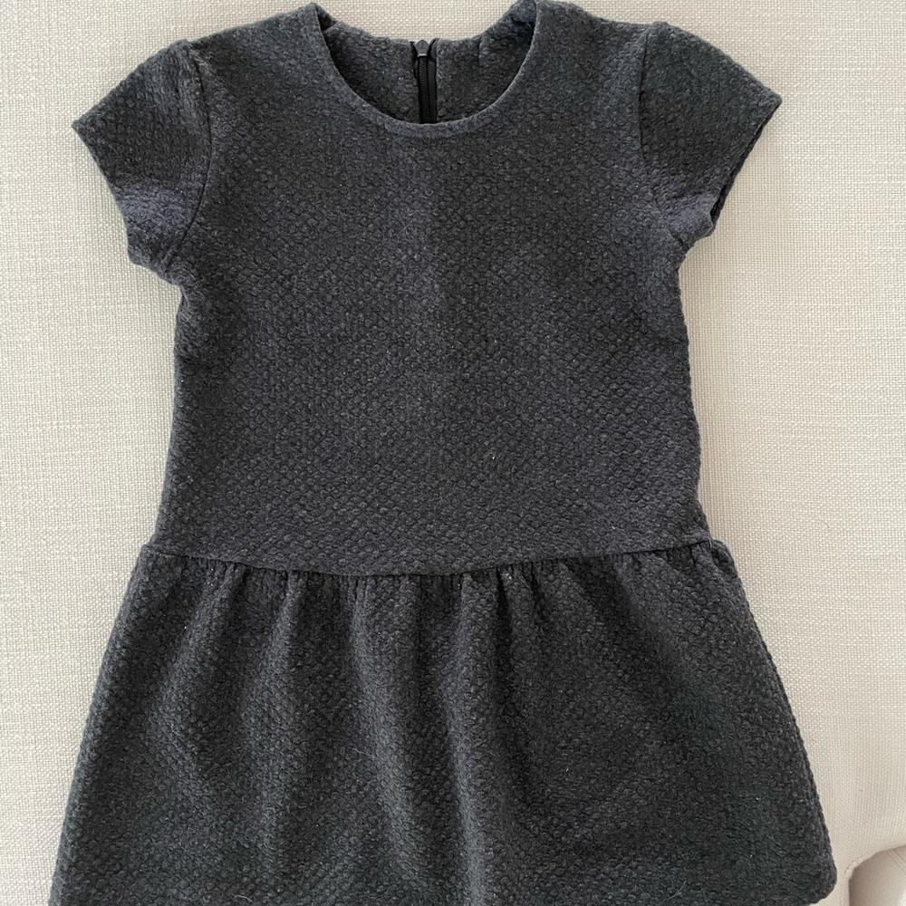 Zara Classic looking beautiful dress, gray w/zipper, size 4/5. Perfect Condition
